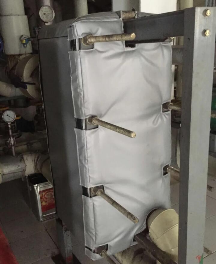 板式<a href=http://www.tjpet.com.cn/e/tags/?tagname=%E6%8D%A2%E7%83%AD%E5%99%A8%E4%BF%9D%E6%B8%A9 target=_blank class=infotextkey>換熱器保溫</a>套