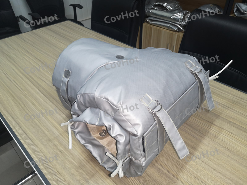 ? ? ? ?冬季氣溫逐漸變冷，我們大家自覺不自覺的都穿上了厚厚的衣服御寒。那么問題來了，我們的設備是否“穿暖”了？要不要穿些東西？穿哪些可以溫暖過冬？ ? ? ? ?石油，電力，化工等很多行業裝置每年冬季都會開展設備防凝凍工作，目的就是不凍壞一臺設備、一條管線。設備凝凍只是因為環境溫度的降低，解決這個問題常規來說不外乎就是做保溫。 ? ? ? ?為此，科好特開發了可以與閥門及設備一同工作的可拆裝保溫產品，安裝和拆卸變得容易，可反復使用。<a href=http://www.tjpet.com.cn/e/tags/?tagname=%E9%98%80%E9%97%A8%E4%BF%9D%E6%B8%A9 target=_blank class=infotextkey>閥門保溫</a>產品用材屬于輕質柔性無石棉材料，在高度復雜和狹窄的區域同樣可以很好使用，無論是截止閥、球閥等均可安裝。通常用戶只需提供閥門名稱型號和同一型號數量清單即可訂購相應的可拆卸<a href=http://www.tjpet.com.cn/e/tags/?tagname=%E9%98%80%E9%97%A8%E4%BF%9D%E6%B8%A9%E5%A5%97 target=_blank class=infotextkey><a href=http://www.tjpet.com.cn/e/tags/?tagname=%E9%98%80%E9%97%A8%E4%BF%9D%E6%B8%A9 target=_blank class=infotextkey>閥門保溫</a>套</a>了，特殊類型需要提供詳細規格或尺寸。可拆卸<a href=http://www.tjpet.com.cn/e/tags/?tagname=%E9%98%80%E9%97%A8%E4%BF%9D%E6%B8%A9 target=_blank class=infotextkey>閥門保溫</a>產品外觀漂亮整潔、表面可擦洗，環保，無污染。 ? ? ? ?給閥門穿上“保暖衣”，給企業“錦上添花”！