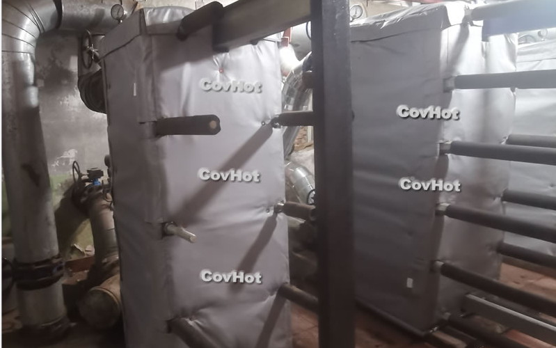 板式<a href=http://www.tjpet.com.cn/e/tags/?tagname=%E6%8D%A2%E7%83%AD%E5%99%A8%E4%BF%9D%E6%B8%A9 target=_blank class=infotextkey>換熱器保溫</a>套,板換保溫罩